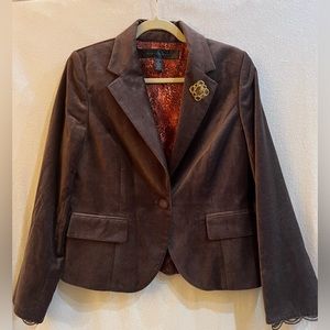 Apostrophe Size 12P brown velvet blazer with lace detail at cuffs. Fully lined.